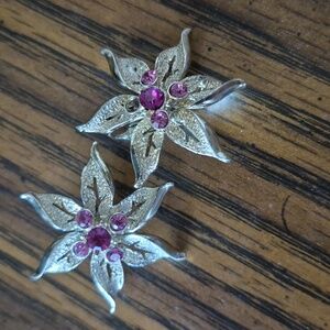 Vintage 1967 pink gold poinsettias clip on earrings Christmas sarah Coventry vtg